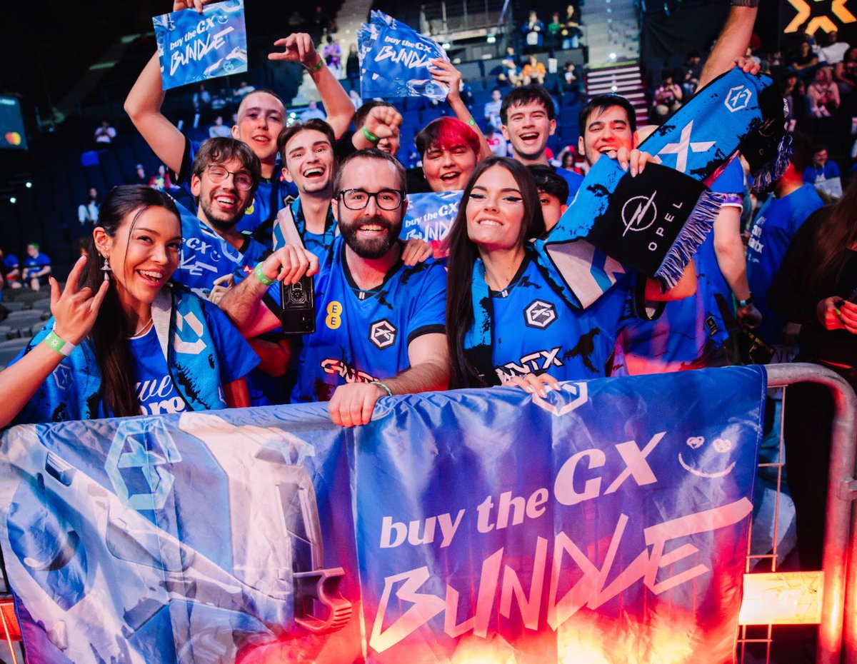 SandraCabeza's tweet photo. la marea azul en Paris 🇫🇷

#VALORANTChampions 
#WeAreGIANTX https://t.co/vpKTiQy02f