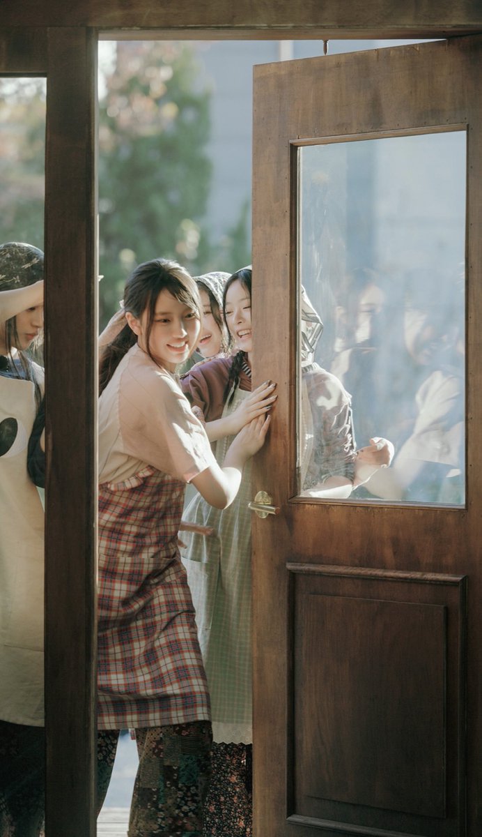 이사진엔 해린이가 안 나온 것 같지만 
잘 보면 해린이가 있음 ㅋㅋㅋㅋㅋㅋㅋ
타고난 커신미 🐱