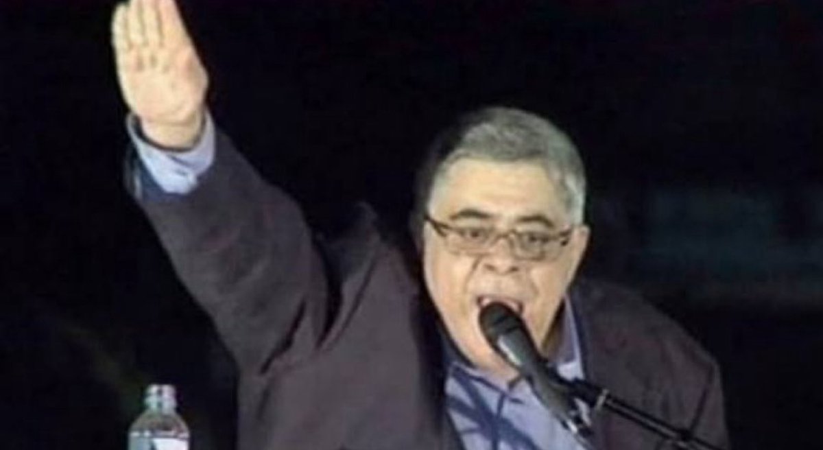 ιξ του δε ζi (@iks_to_the_zi) on Twitter photo Ο Μιχαλολιάκος βγήκε από τη φυλακή με τον νόμο Παρασκευόπουλου. 
#ΧΑΟΣ_ΔΑΓΚΩΤΟ Ο Μιχαλολιάκος βγήκε από τη φυλακή με τον νόμο Παρασκευόπουλου. 
#ΧΑΟΣ_ΔΑΓΚΩΤΟ