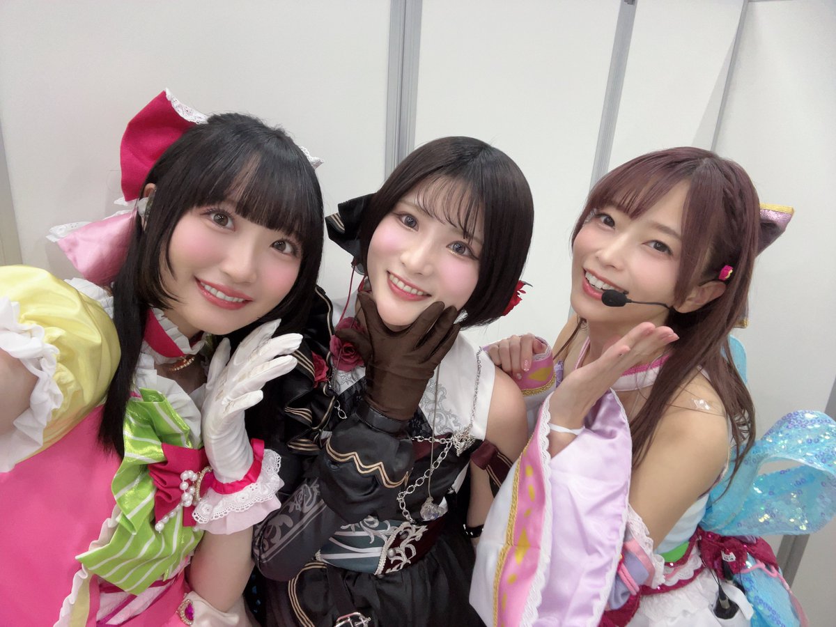 お写真撮っていただけた方々と📸④

原涼子ちゃん、松永あかねちゃん、
高田憂希さん、二ノ宮ゆいさん、
関口理咲さん、立花理香さん！✨

だいぶバタついていたのでお写真撮れなかった方もいましたが皆さんとても素敵でした！ありがとうございました😌✨
#デレステ10thツアー千秋楽_day1