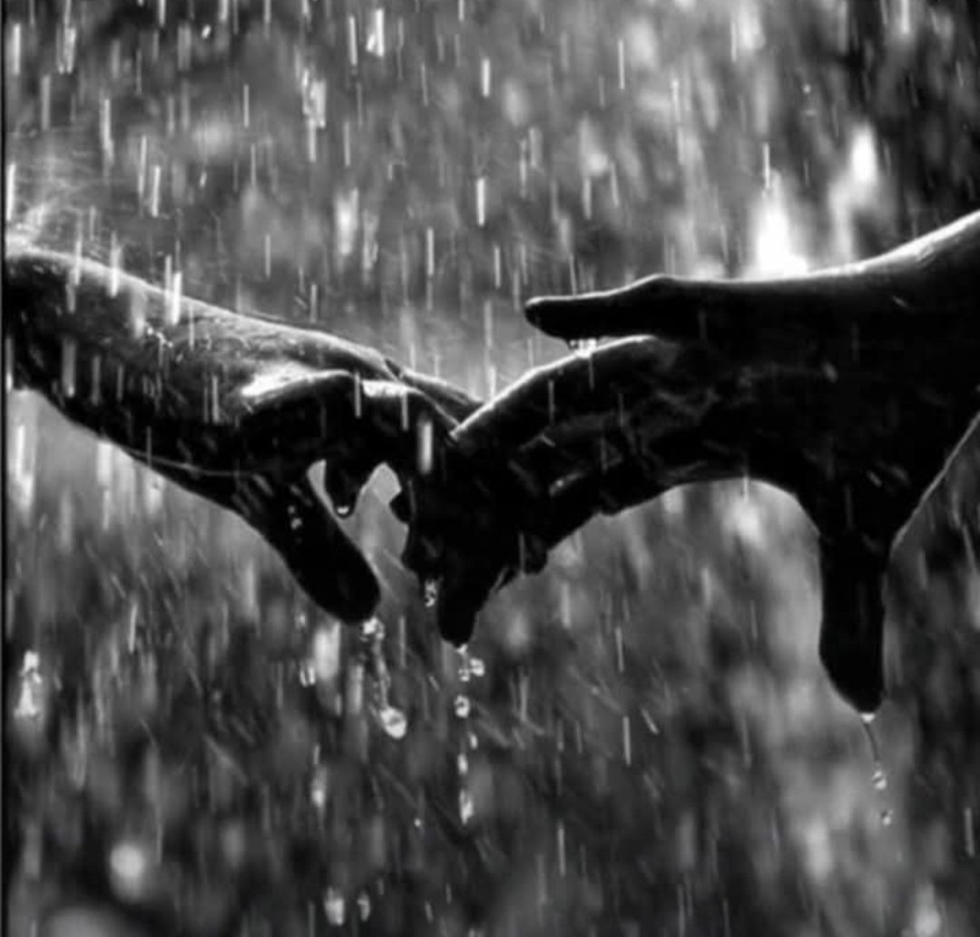 "Sabré que es amor si nos desnudamos y lo primero que haces es sostener mi mano" 
Ron Israel