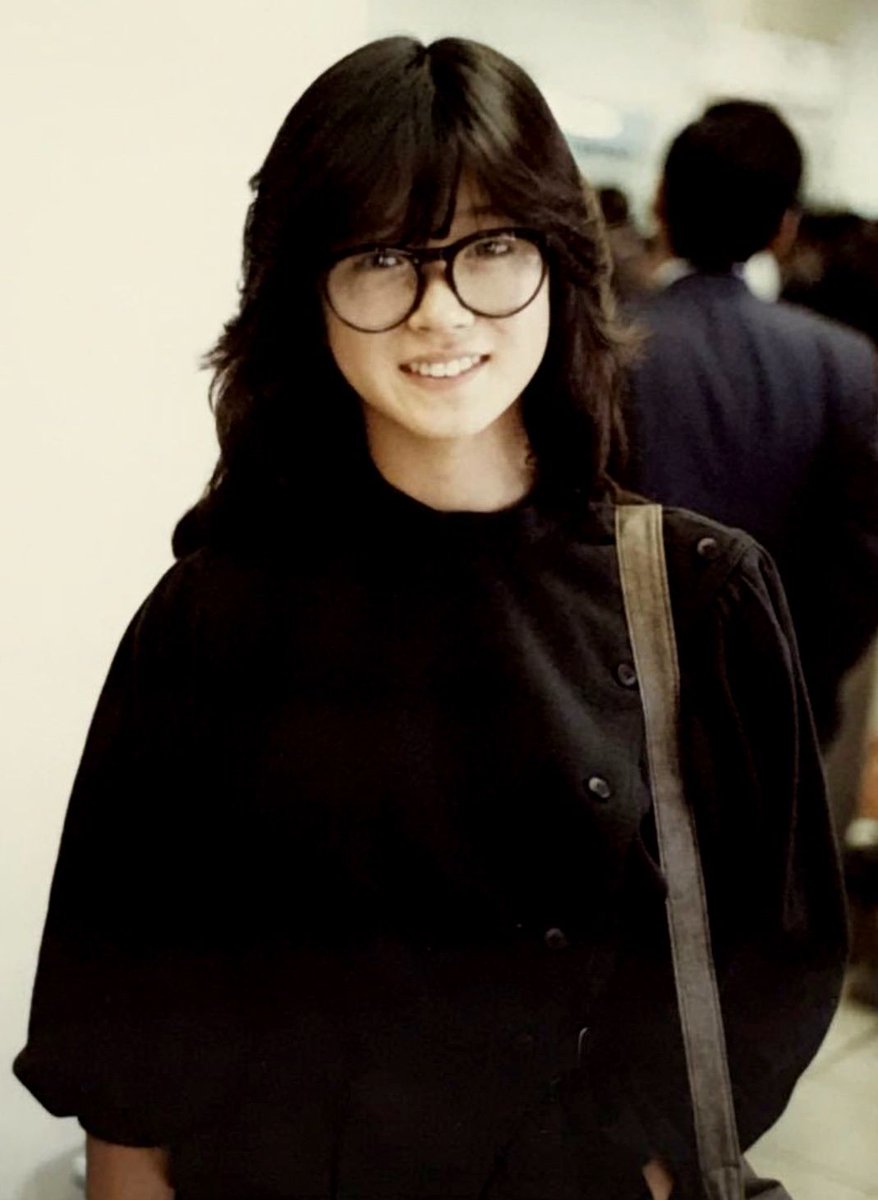 中森明菜　生写真　オフショット　メガネ プライベートの中森明菜が、アラレちゃん眼鏡を愛用していたのを知っ