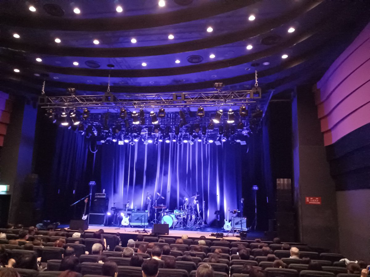TLongrider's tweet photo. 来ちゃった♪
サマーソングからクリスマスソングまで振り幅の広いライブ(笑)
GBAって本当に演奏とコーラスワークが上手いな。
とても楽しいライブでした♪
#GOOBYEAPRIL
#SHIBUYA
#PLEASUREPLEASURE https://t.co/jNztpxw4jz