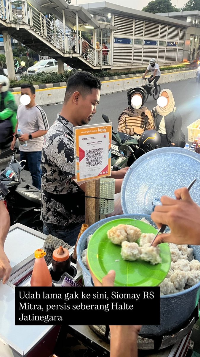 drhaltekehalte's tweet photo. Balik lagi ke Siomay RS Mitra (sekarang RS Premier). Lokasinya persis seberang Halte Jatinegara RS Premier. Seporsi nikmat isi 5 Rp20K. Ada siomay, otak-otak, pare. Buka setiap hari mulai 15:30 https://t.co/GZ4eWysmV7