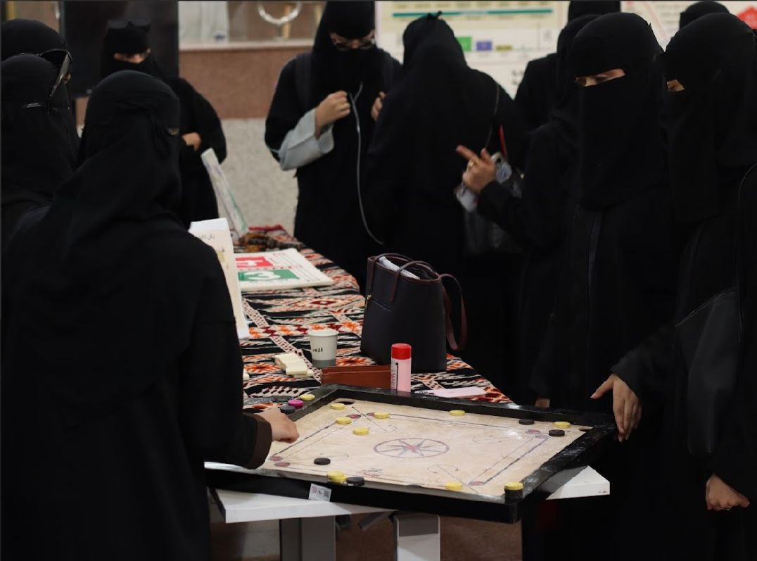 رست قافلة #نادي_الثقافة_والفنون في معرض تثقف حيث كانت رحلة مليئة بالفنون الثقافية السعودية والتجارب الممتعة والمشاركات القيمة

تصوير الطلاب: 
رواد الجهني - عبدالله العطوي - ساره السالمي