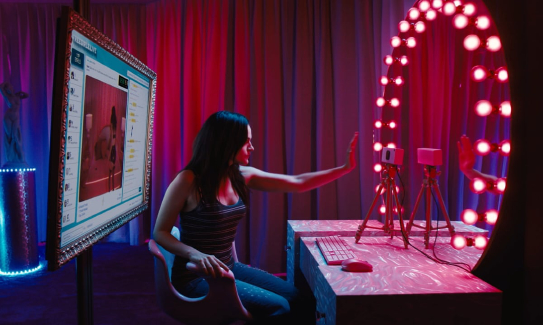 ReelMitten's tweet photo. Reel Ones to Watch: Cam (Netflix)
An under-the-radar psychological horror that blends technology, identity, and paranoia in chilling ways. Cam follows a camgirl who discovers her online persona has been hijacked by a sinister doppelgänger. https://t.co/X6frlH2Gxo