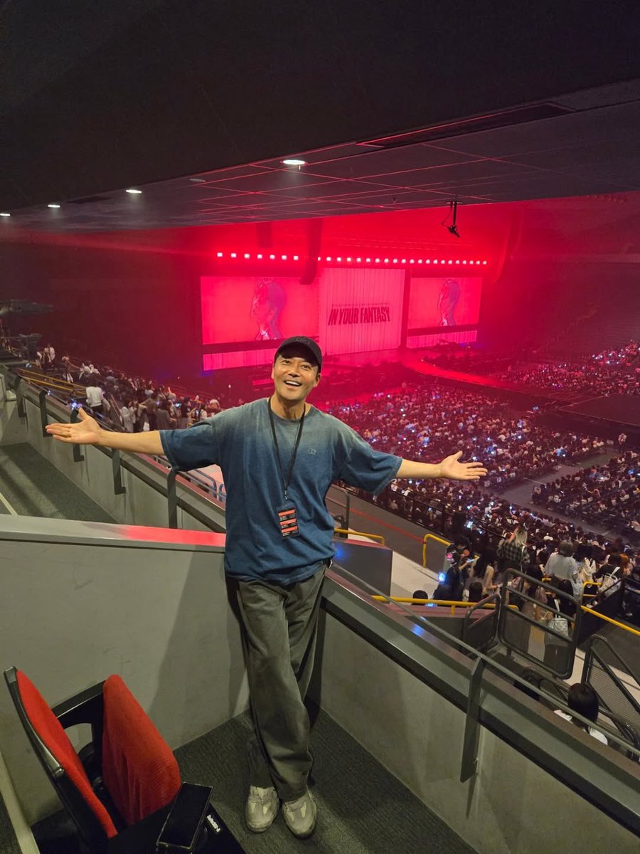 1024updates's tweet image. [📷] Jun Hyunmoo attended ATEEZ concert in Saitama and shared a photo with Hongjoong and San

#ATEEZ #에이티즈 @ATEEZofficial