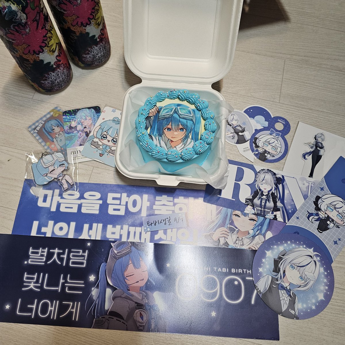 스텔라이브 입덕을 시켜준 뿡댕이의 생일 축하한다!!!! 그림 사용을 허락해주신 <a href="/Yurang98/">🐋천유랑/Yurang🐋</a> 님 나눔 굿즈 친구꺼까지 가져가도록 해주신 <a href="/skyblueta_bi/">김페뿡🧭🌊</a> <a href="/kaoru_bub/">카오루</a> 님 너무 감사드립니다!!