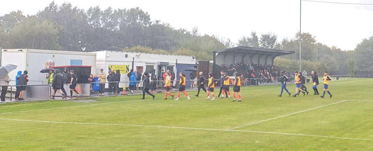 ⏱️
42' |  GAME SUSPENDED!!!
Unfortunately, the referee has taken the players off due to thunder &amp; lightning.....⛈️☔️