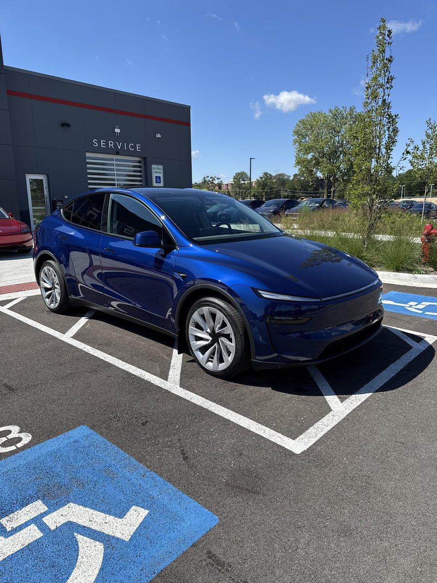 markfevans's tweet photo. @edmunds I traded in our ICE cars and bought two of them. Best decision I have made in a very long time. https://t.co/PCsjNsquGZ