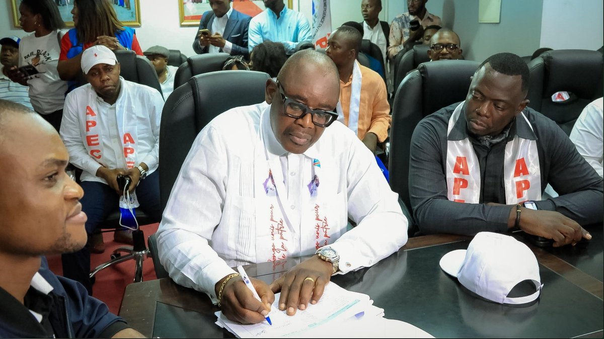 LouisWKabamba's tweet photo. Aujourd’hui, en signant la Nouvelle Charte de l’Union Sacrée de la Nation, je réaffirme mon engagement à accompagner le Président Félix Antoine TSHISEKEDI dans sa vision de transformer nos ressources naturelles au bénéfice du peuple congolais.

J’exhorte chacun à développer quatre valeurs essentielles dans cette nouvelle civilisation pour l’émergence du pays :

Patriotisme
Pragmatisme
Intégrité
Méritocratie

J’invite toutes les catégories de la population, en particulier les jeunes et les mamans, à s’approprier pleinement cette vision afin de construire un Congo uni, prospère et tourné vers l’avenir.

#UnionSacrée #Patriotisme #Emergence #RDC
