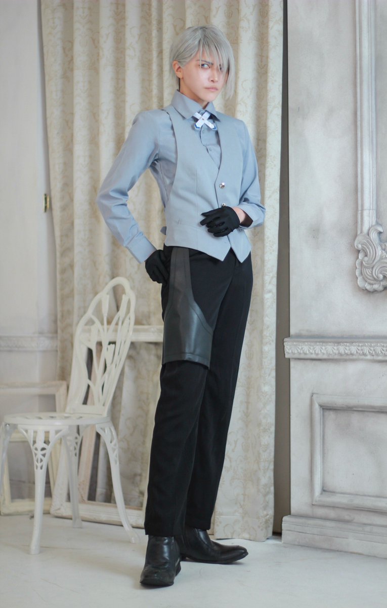 速報！！！！！！！！！！！！！！！
とにかく動きたくて撮影行ってきました！！！！
ふざけたり(1枚目)、極長義のストールでのポーズを試したり(2,3枚目)、極長義の衣装を隅々まで観察しようの回(4枚目)をしてきました！！！！！！！
撮影一緒してくれた姉ちゃんありがとう🙏🌸