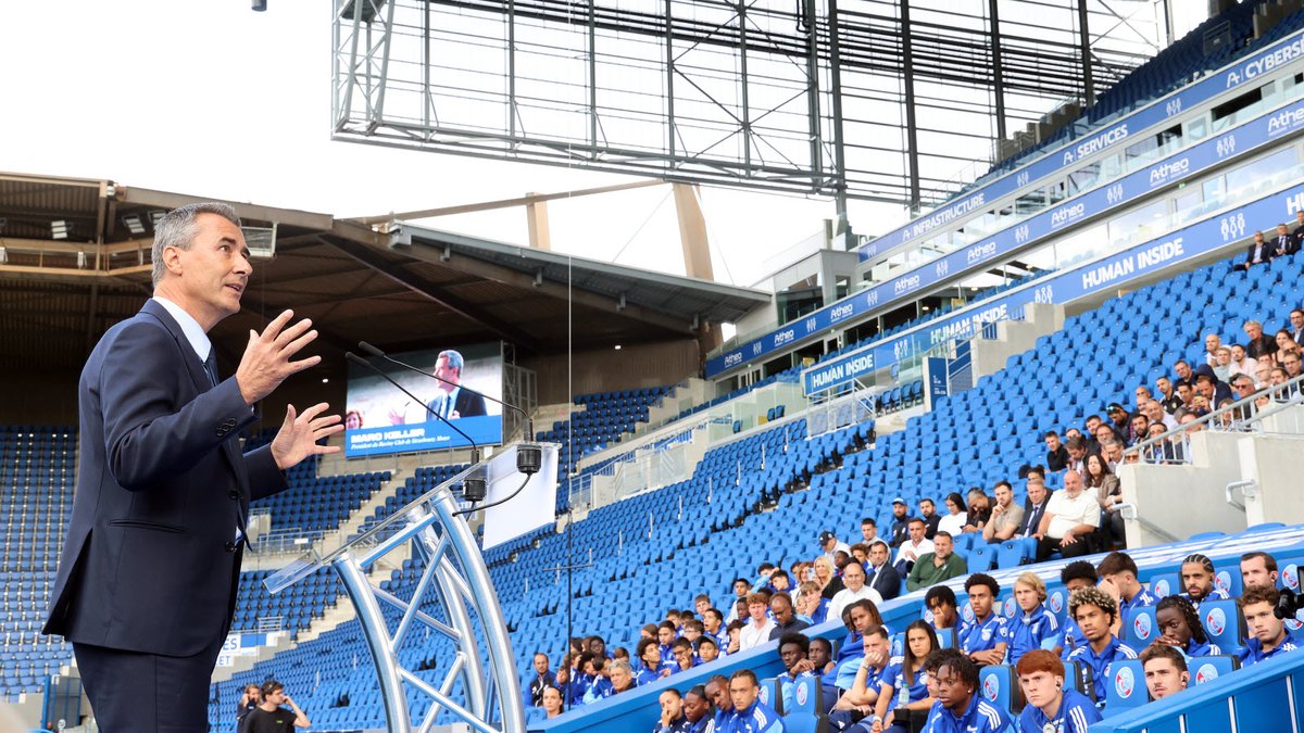 ⚽️🎞️ [Vidéo] Stade de la Meinau : une nouvelle tribune "unique", qui "symbolise Strasbourg" ➡️ c.dna.fr/videos/stade-d…  📸 Laurent Réa