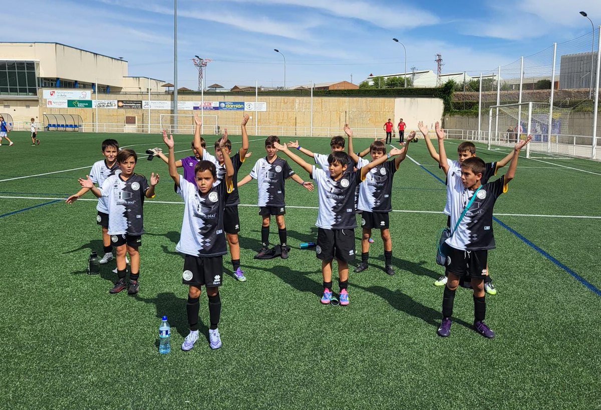 📎 𝗥𝗘𝗦𝗨𝗟𝗧𝗔𝗗𝗢 | 

✅ Gran partido de nuestro Alevín B en Ávila, que se impuso en el amistoso.

💪 ¡Muy buenas sensaciones y aprendizaje para el equipo!

<a href="/RealAvilaCF/">Real Ávila CF</a> 1️⃣
🆚
<a href="/UnionistasCF/">Unionistas de Salamanca CF</a> Alevín B 1️⃣1️⃣

#ConstruyendoUSCF 🏗️