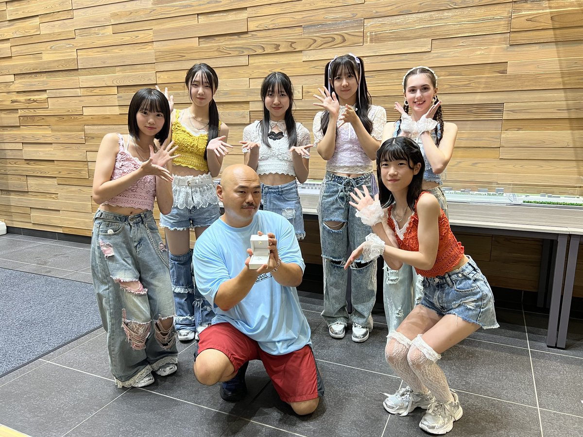 AjuGa2025's tweet photo. 本日のクロフェス終了！

明日も頑張ります😊

声をかけてくれたら嬉しいです✨

#クロフェス2025
#ajugirls
#アジュガールズ
#宮崎ご当地アイドル https://t.co/IIEHovSlYp