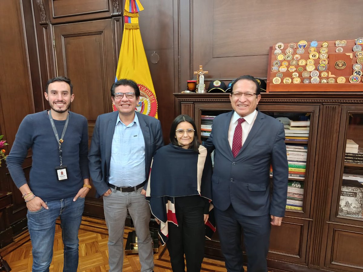nelsonopereira's tweet photo. Diálogo Social #ElCambioEnBogotá 
@infopresidencia  @petrogustavo y el Departamento Administrativo de Presidencia @DapreCol directora #AngieRodriguez el Jefe de Gabinete #RaúlMoreno  estaremos en  #Bogotá  jornadas de servicios institucionales con #AdultosMayores VINCÚLANTE ya!!! https://t.co/43OIFnkzf7