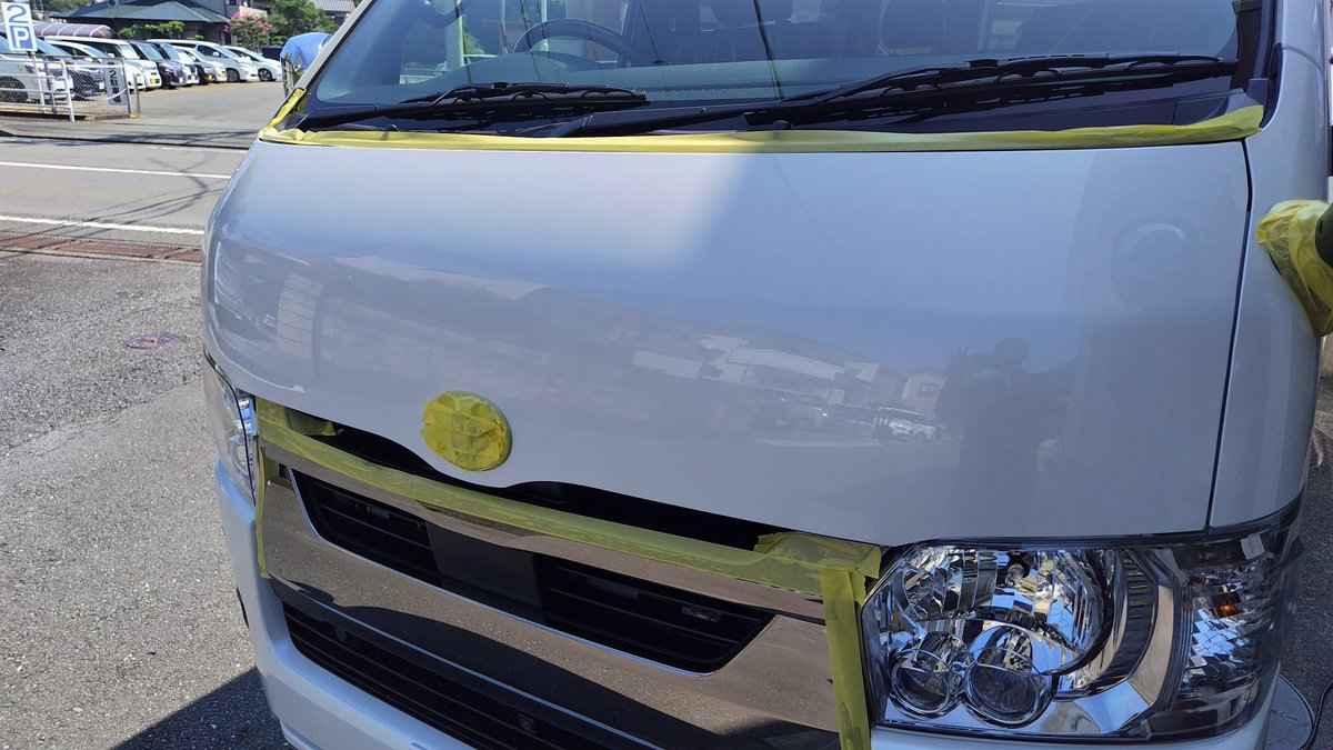 Ikegarage's tweet photo. 先月末になりますが、新車のハイエースダークプライム2のコーティングを施工しました😊もちろん軽研磨して、隅々まで抜かりなく!
オーナー様にも喜んで頂けました。が…
さすがに脚立の限界がありました(笑)
#ikegarage
#NSwork
#ちょっと大きめの脚立欲しい https://t.co/AFJFU2C7Mg