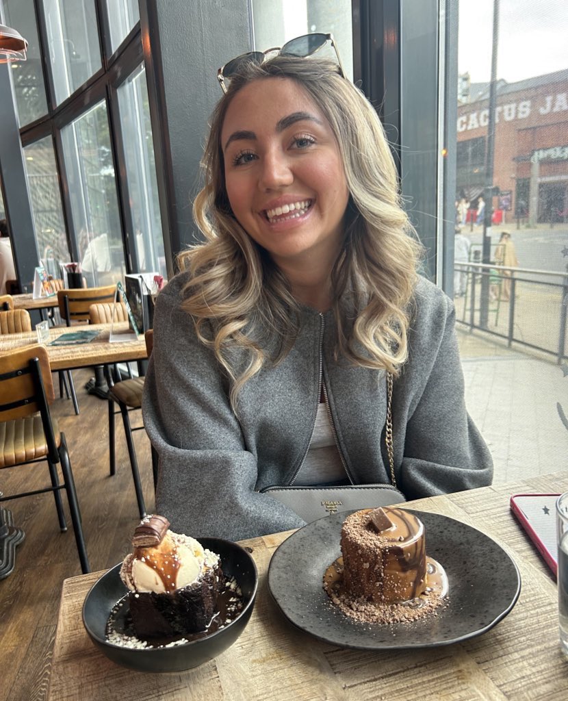 Saturdays are for going to Brewski to try the puddings that I saw on Instagram 😂

Kinder Bueno sticky toffee pudding 🔥
Rolo mousse pie 👌🏽