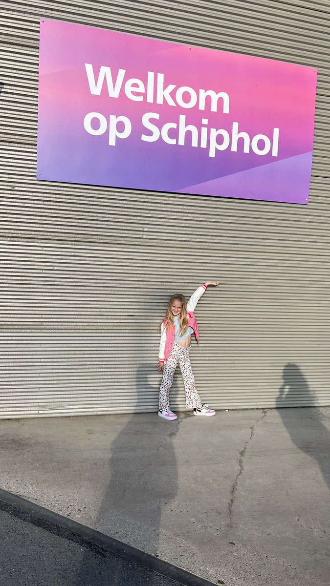 vanderkant's tweet photo. #schipholburendag https://t.co/bfboLgqw2j