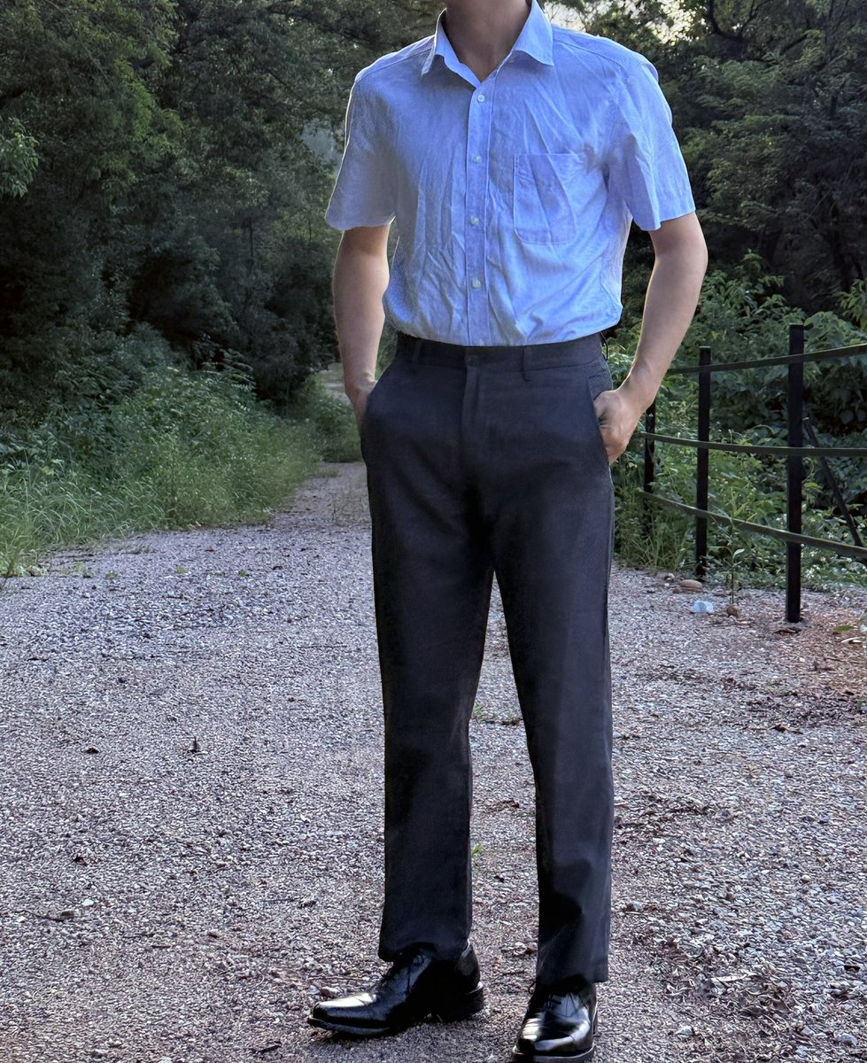 #南宁 #野战 正装老师野外露出 有想来和老师打野的吗😆