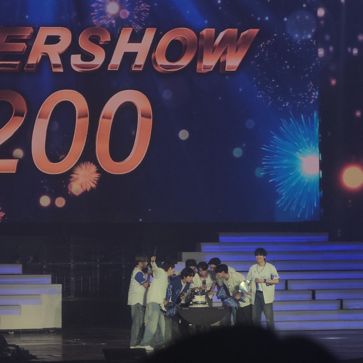 Congratulations #Superjunior for reaching 200th super show concert 💙
#SUPERSHOW10INJAKARTA