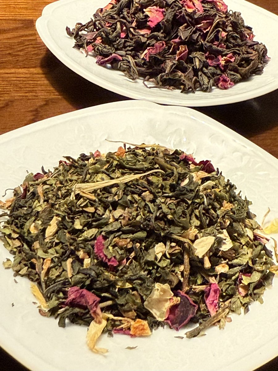 L’Essentiel TEA さんのオンラインショップで、うちのべにふうき紅茶がベースのMy OAO 最愛と、釜炒り番茶藤かおりがベースの世界一可愛い番茶 Mirror Mirror の再販がスタートしています

lessentieltea.stores.jp

可愛い茶葉を眺められる幸せ✨🌹

今シーズンもお楽しみいただけますように！！