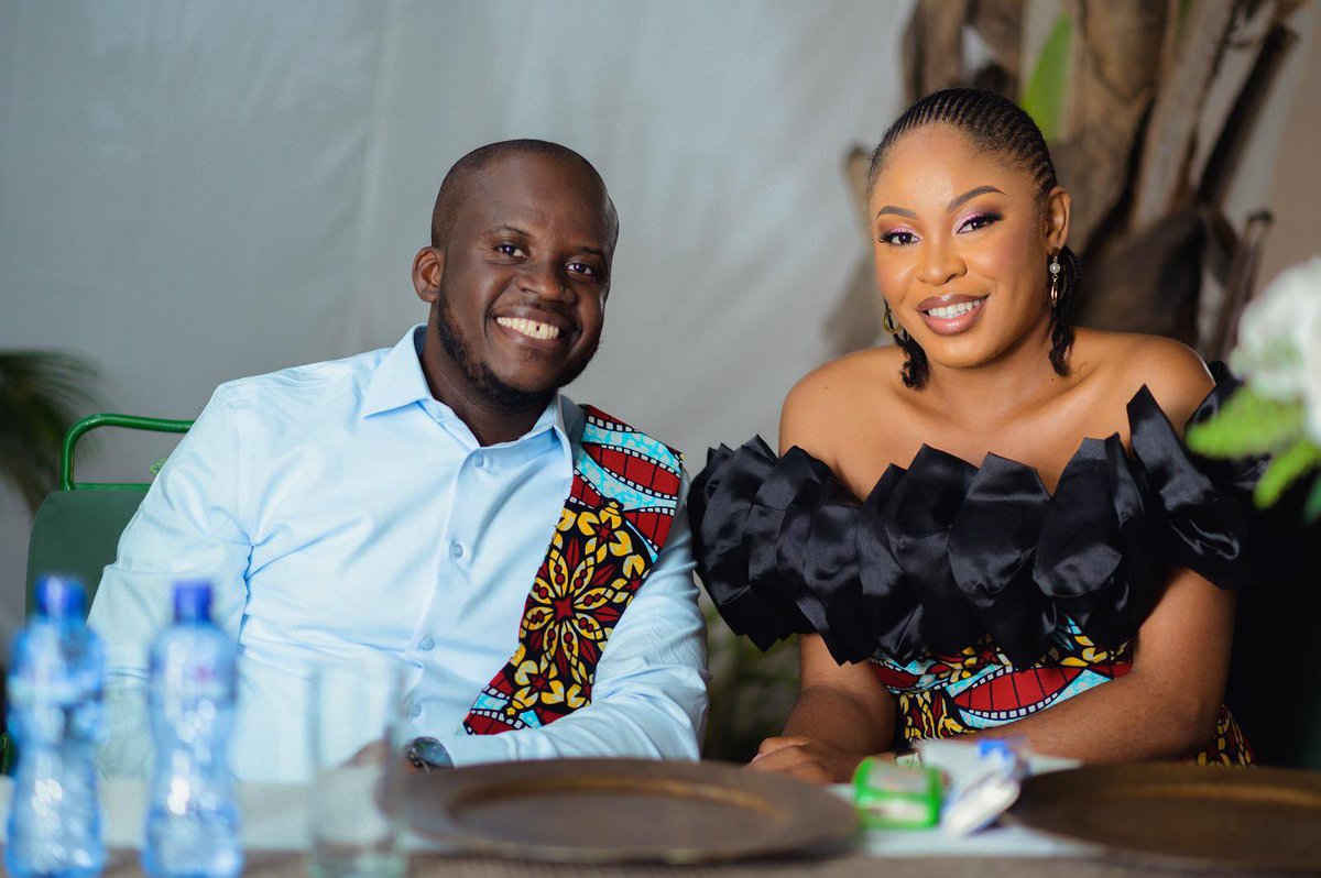 lagrandekrys's tweet photo. Tout est parti d’un commentaire, et aujourd’hui nous sommes mariés 🫶💍
@lagrandekrys  et @DondiRn  font 1 désormais 🫶
Merci à @alma_ice  pour les travaux 😄 https://t.co/vTjF3IjeKI