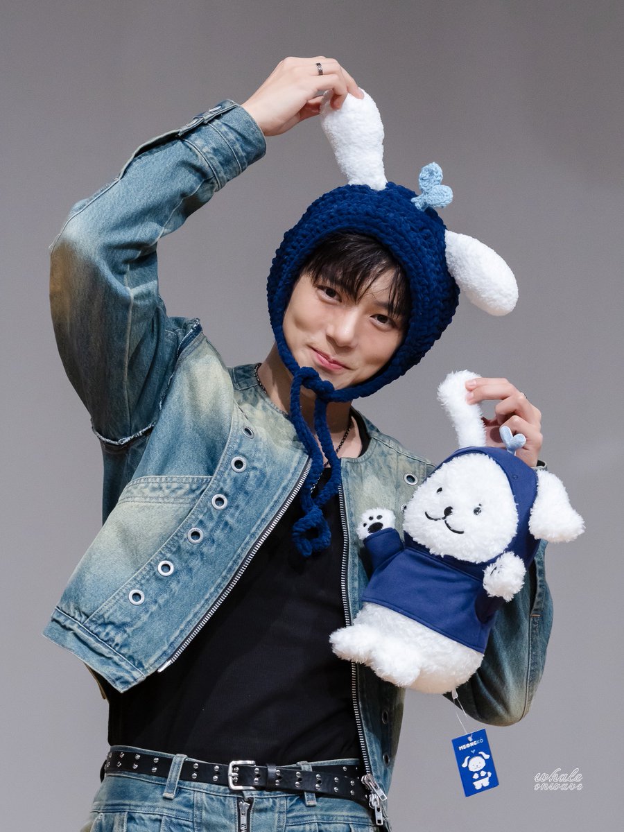 250913 민혁

멍꼬 아빠

#몬스타엑스 #MONSTA_X #MONSTAX
#민혁 #MINHYUK #WHALEONWAVE