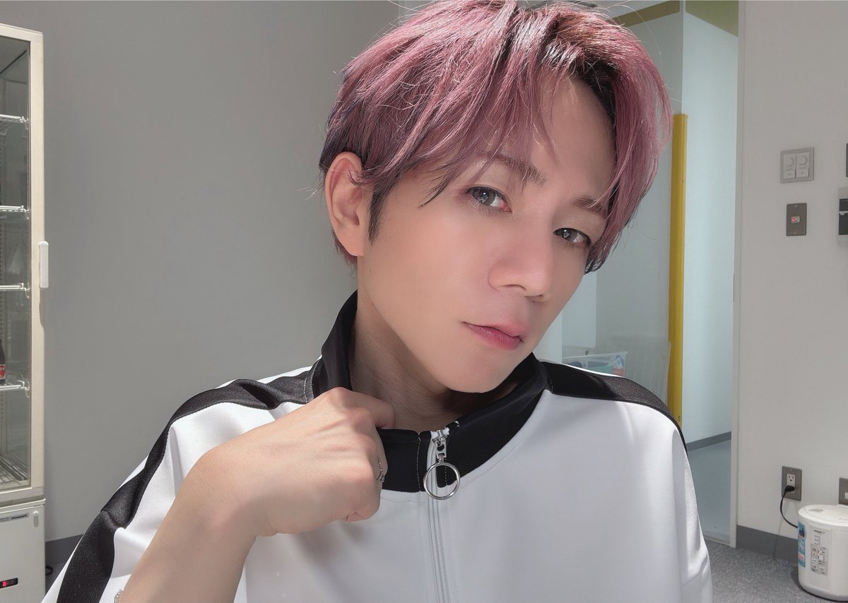 浦島坂田船仙台公演初日ありがとうございましたー！！
髪の毛染めたー！！

最近好きな色🥸👍

お疲れ様リプちょーーーーーだい！！！！！

たぬ