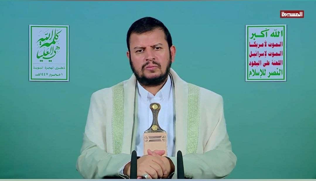 نعم القائد أنت القمة في هذا الزمن في مواجهة التحديات والأخطار من الصهاينة، 
أما البقية مجرد حفرة من يقترب إليها يسقط ويصبح نفس ذلك 
شكراً لك لقد جعلت أبناء الشعب اليمني يفتخر ببلده في كل العالم