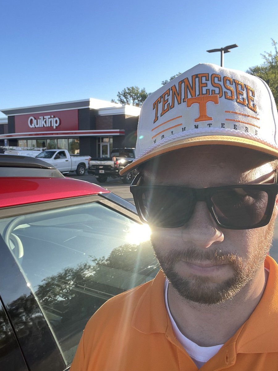 Colbs37's tweet image. Knoxville bound thanks to @QuikTrip @JoshPateCFB. #GoVols 🍊🍊🍊
