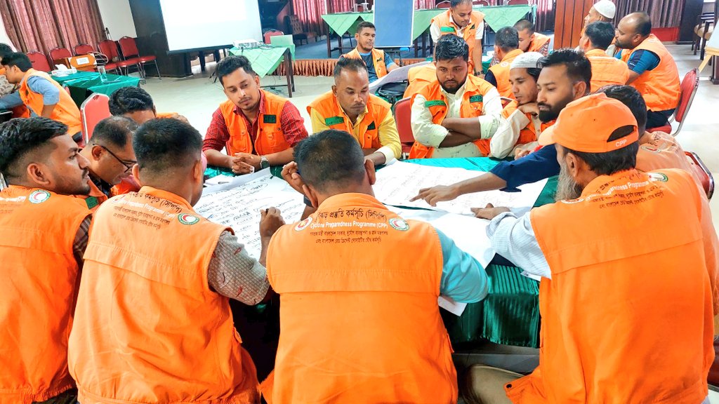 arafin_karim's tweet photo. @BDRCS1 #CPP hold the joint coordination 🤝 meeting today in #CoxsBazar 🇧🇩.
Participants reflected key accomplishments, discussed challenges & proposed way forward to ensure proper implementation & community #readiness to handle #multidimensional crisis in #CampSettlement.
@ifrc https://t.co/ZH3vOBP3Ap