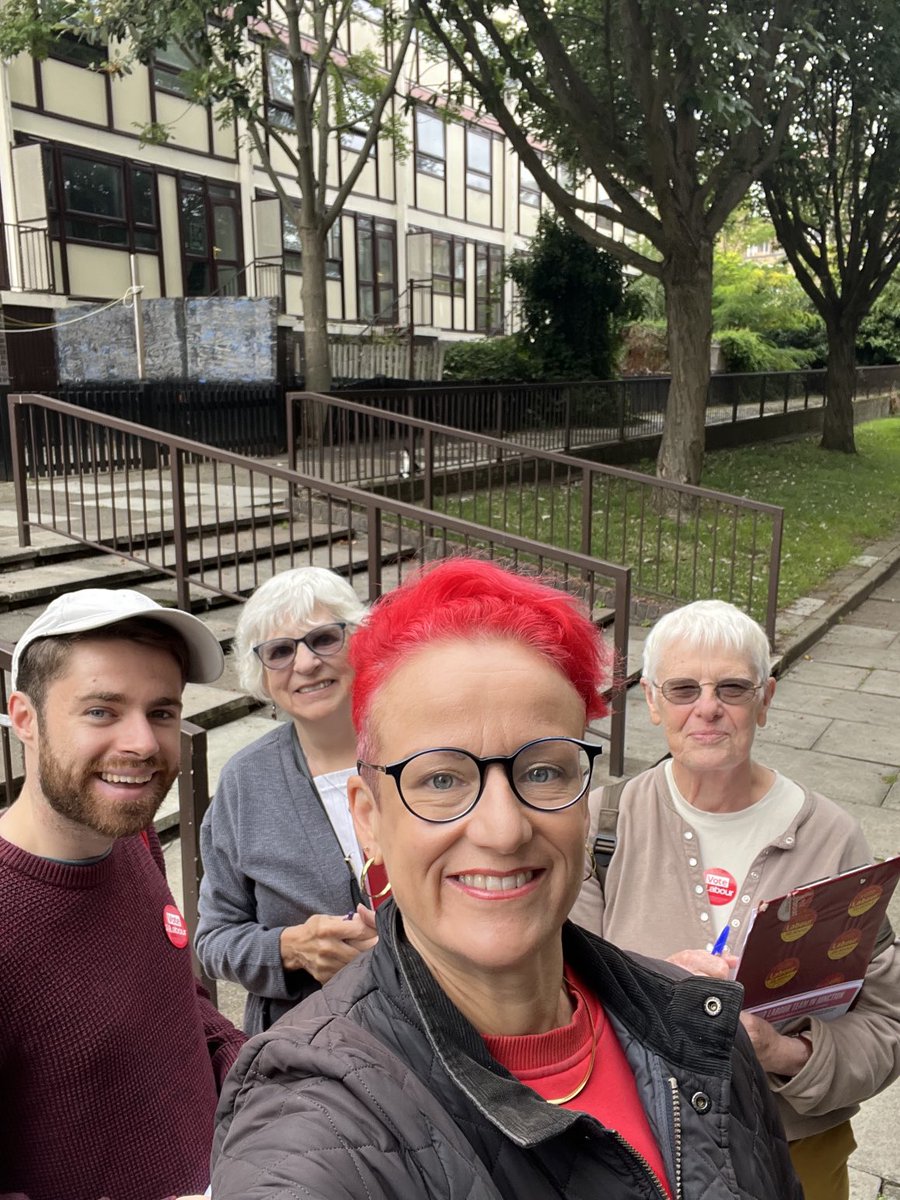 Great to be out canvassing with fellow councillor ⁦<a href="/JanetBurgess1/">Janet Burgess</a>⁩ and #Junctionward comrades. Lots of casework and good chats.