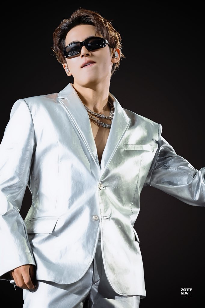 whoever decided to put mingyu in this fit… thank you