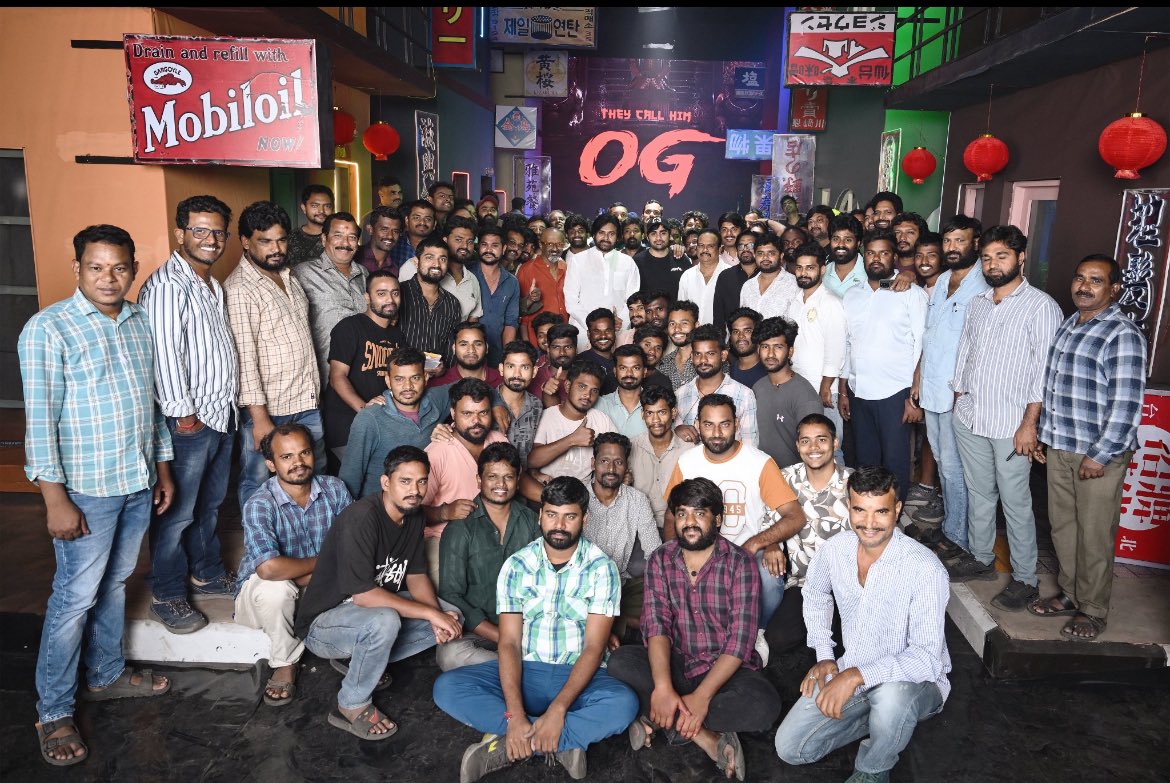 Boisssss coming to destroy boxoffice  on Sept 25th 🔥🔥🔥 
P.S this is picture clicked by the team after the completion of whole technical works today. 
#TheyCallHimOG