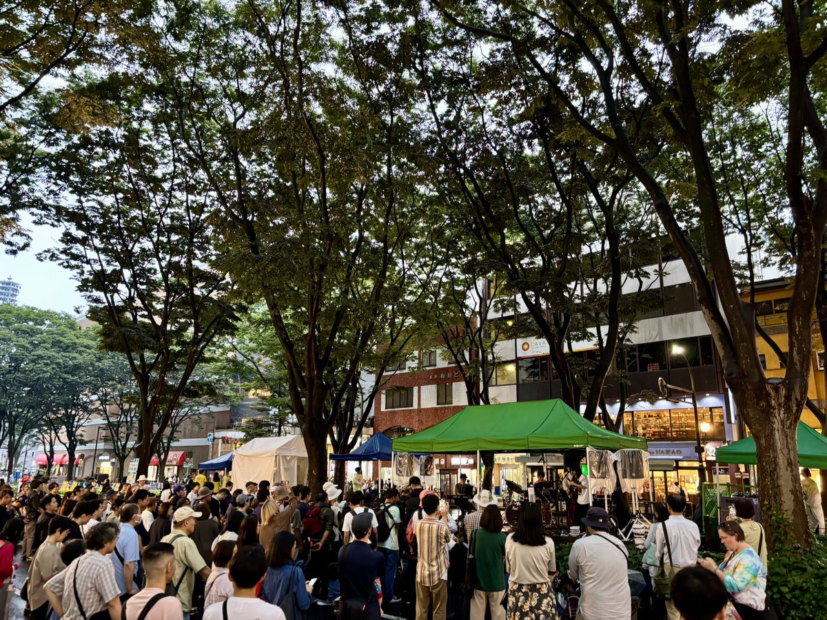 KentaSendai's tweet photo. 本日のラン「#定禅寺ジャズフェス」。
雨上がる頃に走りに出たが、
陽射しは出ず 虹には会えず。
仙台市内随所に音楽が溢れる♬
毎年この空気感が たまらない。
#定禅寺ストリートジャズフェスティバル #JSJF #ラン #虹 #NiziU
.@jozenji_stjzfst
イベントHP
https://t.co/HYeT0u81kP https://t.co/PgcRXDL35H