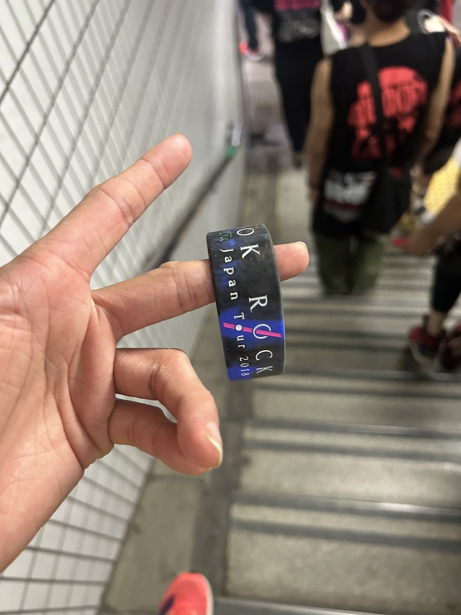 御堂筋線長居駅3番出口で落ちてました
長居駅の駅委員に渡しておきます。
拡散してください。
よろしくお願いします