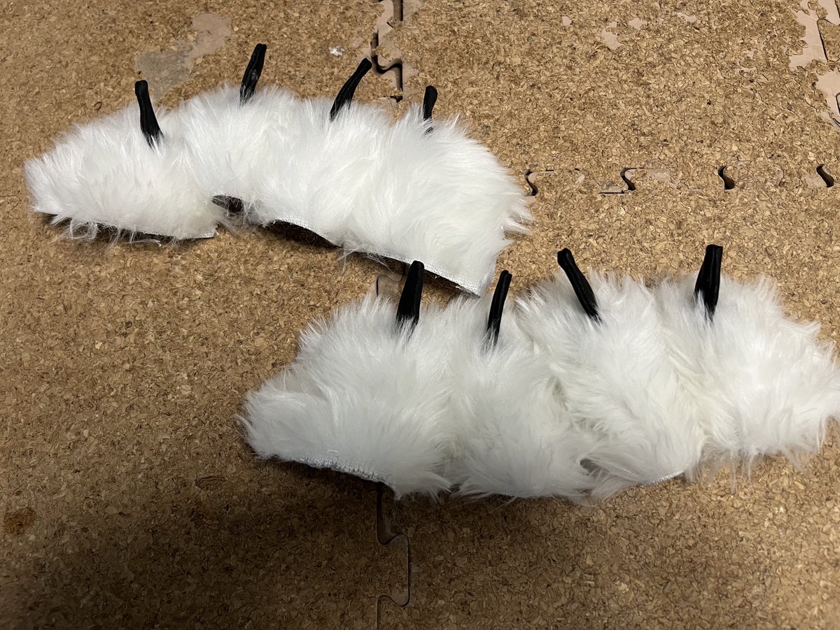 やってますアピール
爪
今回は豚革です