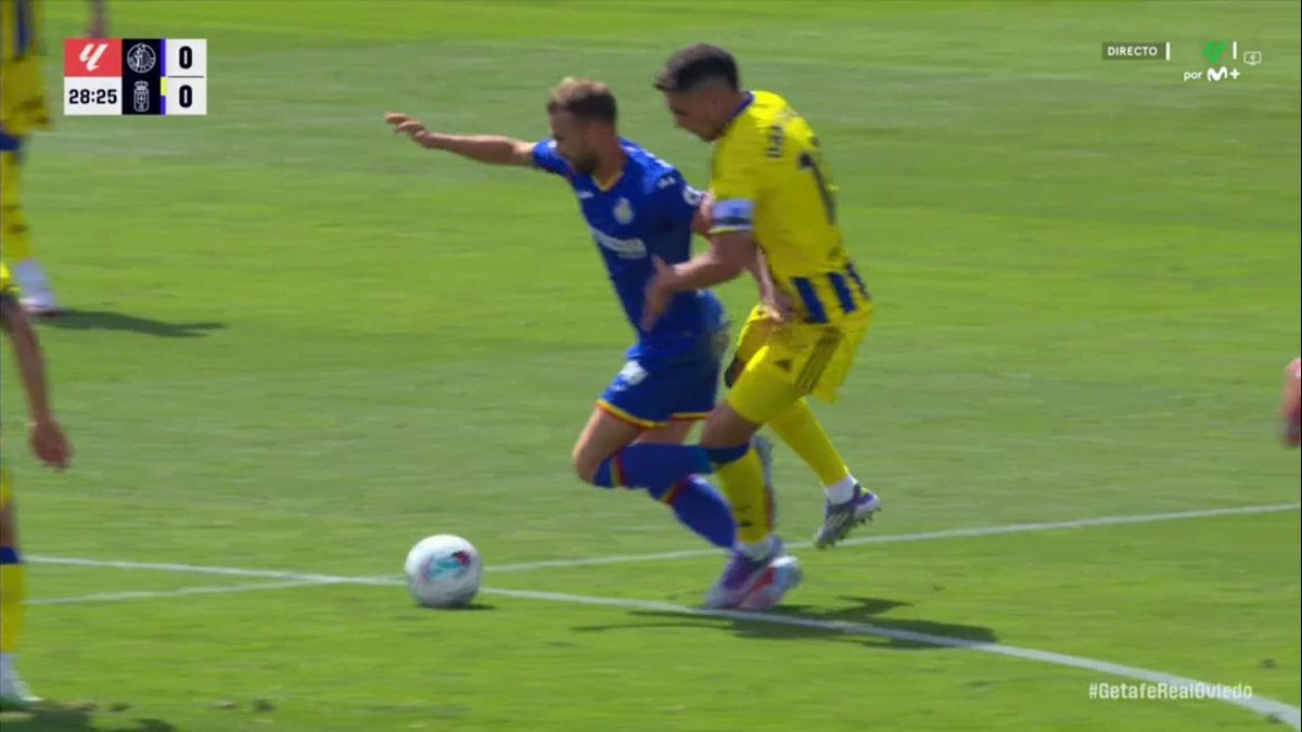 🖥️💥 El VAR le perdonó la expulsión a Dani Calvo.

👉🏻 El central clava los tacos en el tendón de Aquiles de Borja Mayoral, doblándole el tobillo.

❌ 𝗘𝗦 𝗥𝗢𝗝𝗔 𝗗𝗜𝗥𝗘𝗖𝗧𝗔.

▪️ Decisión que se toma tan solo dos días después de que el CTA pidiese cuidar a los jugadores.