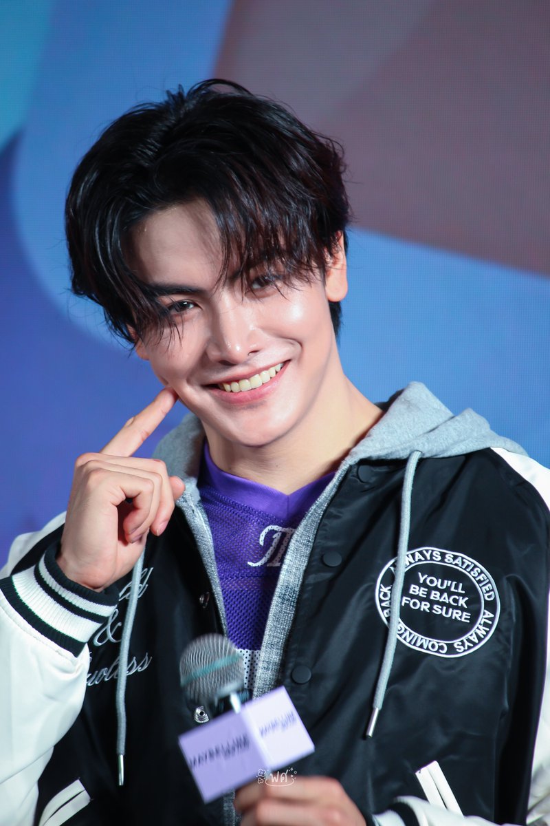ploy_sonsawan02's tweet photo. จุงทำดีๆ อย่าเล่นกับใจ

♡ @ChenRcj

FLEXMOVEPOWDER X JOONGDUNK
#MaybellinexJoongDunk
#จุงอาเชน #JoongArchen
#JoongDunk #จุงดัง https://t.co/0E0JeaP4q5