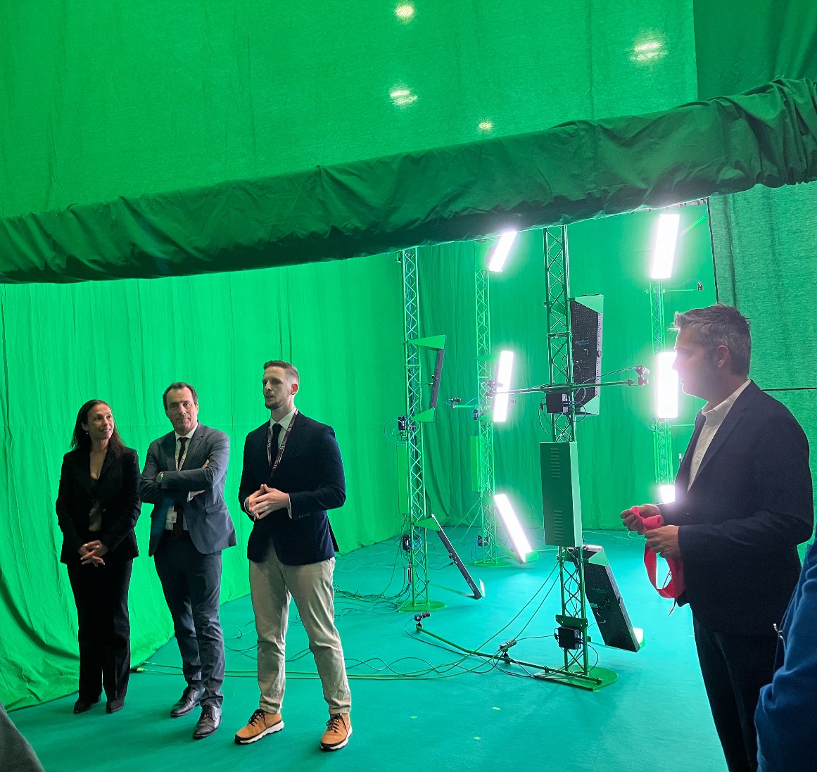 samiasoultani's tweet image. IA + technologies immersives + savoir-faire = #Caplab 🚀
À #Laval, grâce au soutien de la Région @paysdelaloire , la recherche sort des laboratoires pour irriguer nos entreprises et transformer l’apprentissage.
La #Mayenne constitue sur sa trajectoire de territoire pionnier !…