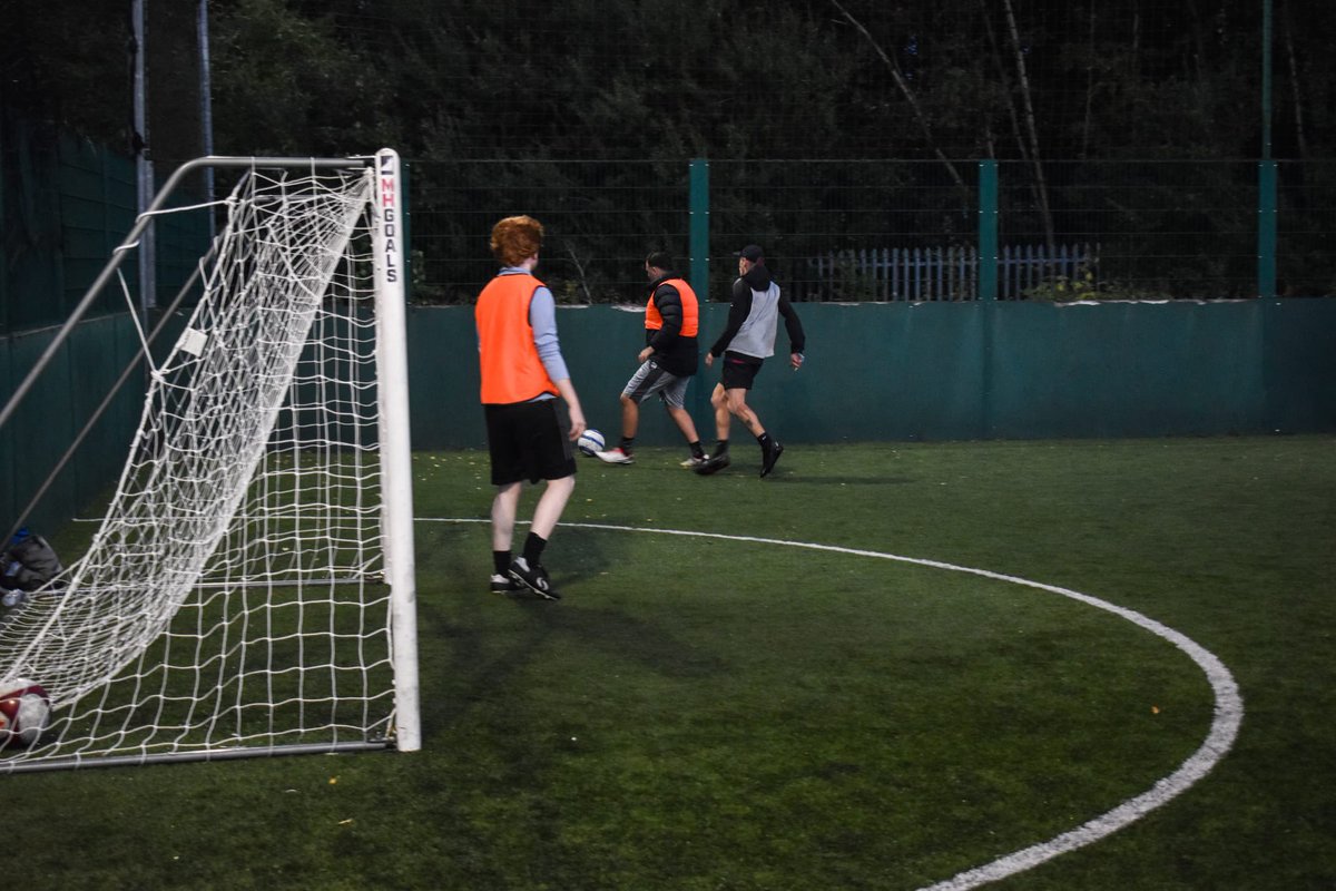 HeadStart tweet media