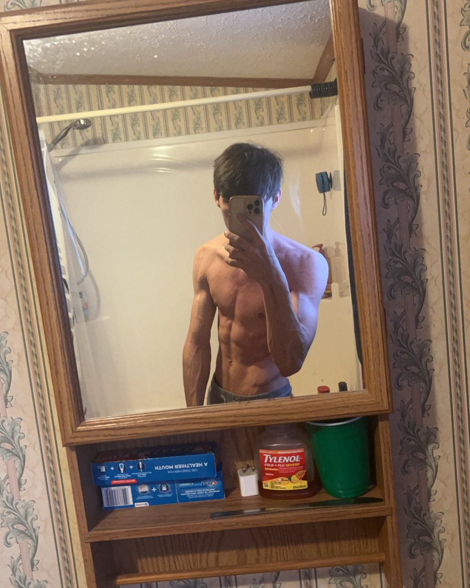 Mastermichael30's tweet photo. I’m always the one you wanna serve. Cash app, $footballmichael30 @master_updates @bestfootmasters @obiedentgaysub #cashcow #findom #findomking #humanatm #malefeet #alphamale https://t.co/ouXb3M154J