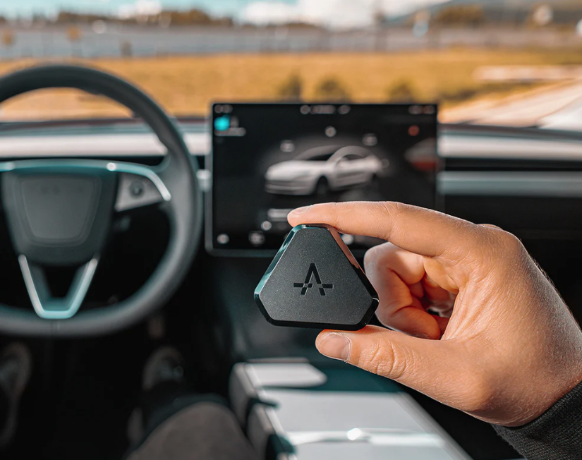 Tesla'sı için commander kullanan var mı? Yorumlarını beklerim kullanıcılardan 👋  Ayrıca S3XY Knob da ilgimi çekiyor ama gerek var mı bilemedim...