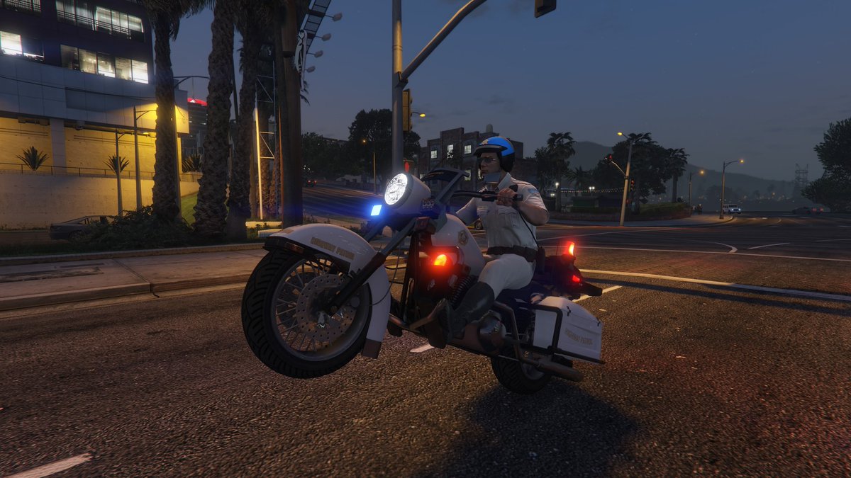 LSPD_0514's tweet photo. この日を2017年から待っていた⋯
やっと正式な制服を着ることが出来た！
もうLSPDクルーは解散したけどあの日々は青春だった！
LSPDクルー万歳!!
@Los_LSPD https://t.co/CfUhe9Ew0B