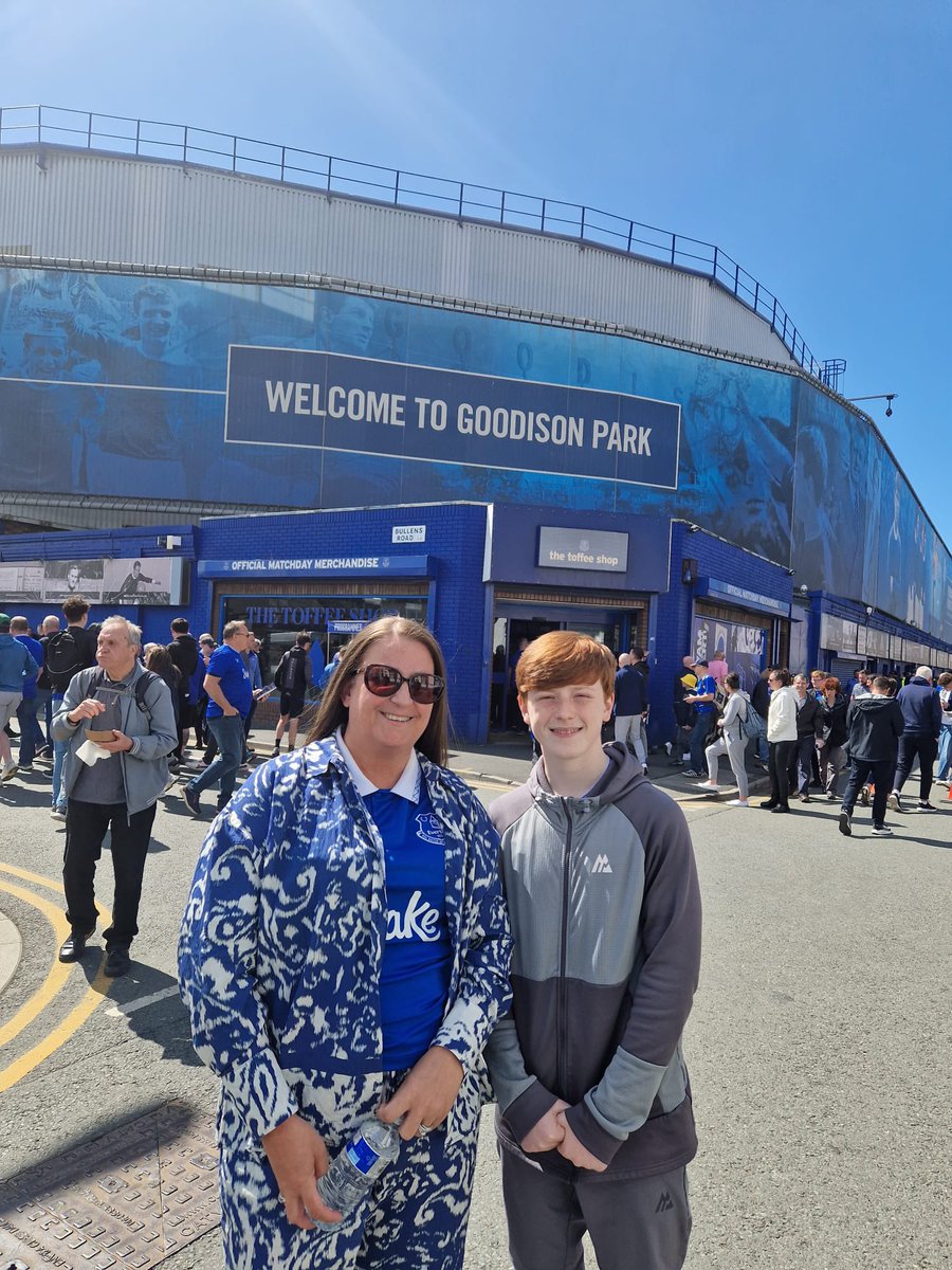 discofaye's tweet photo. happy 50th birthday Kerry Connolly our gorgeous mum celebrating at Everton V Aston Villa today #EFCmatchday come on you toffees💙 https://t.co/eCPU3GmG97