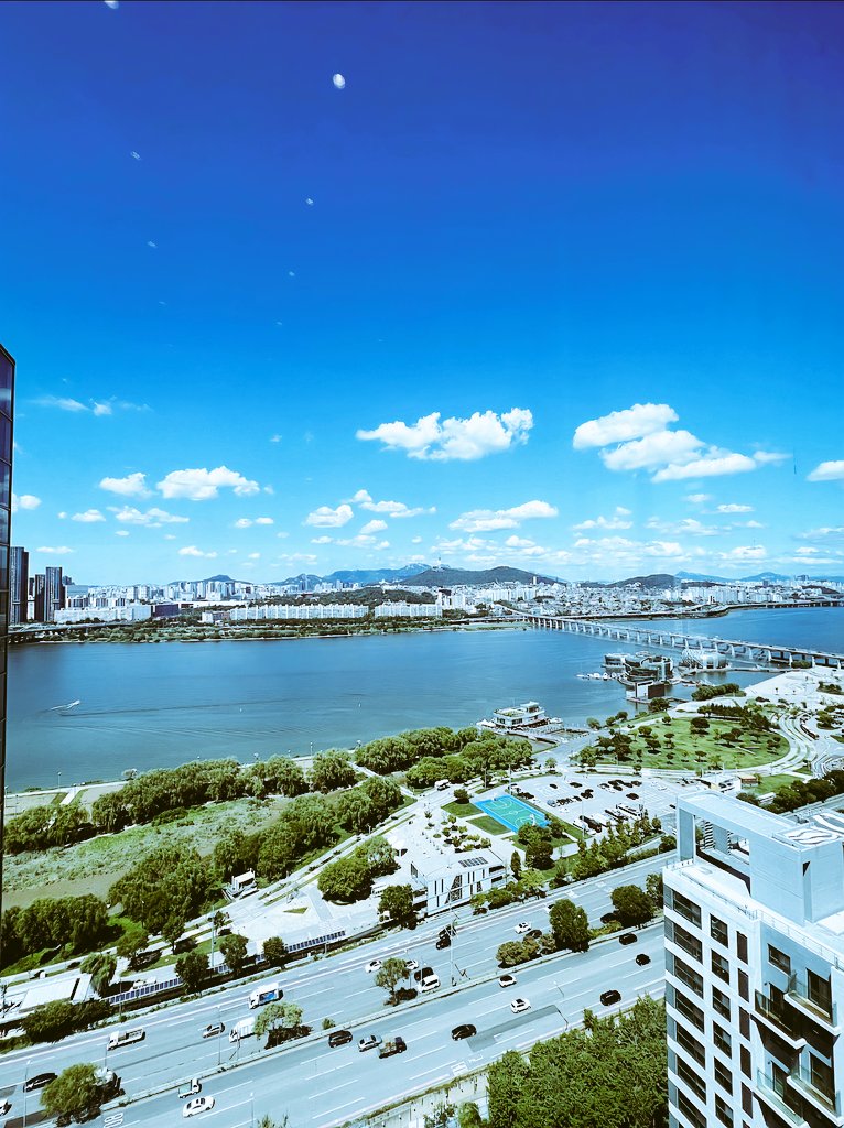 rok_Eddie's tweet photo. The sunny weather is nice after the rain^^ https://t.co/dcgmZc9vFL
