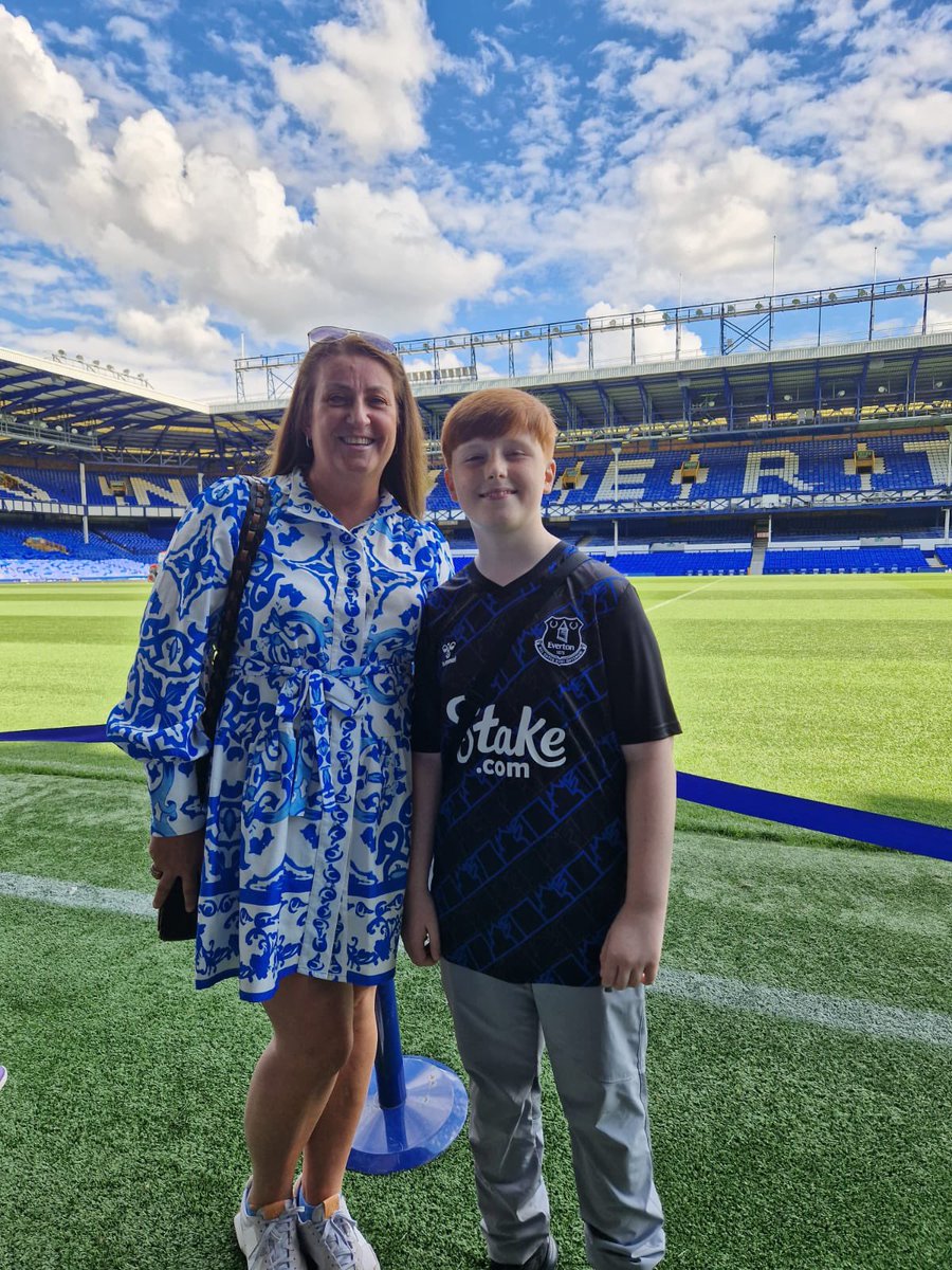 discofaye's tweet photo. Happy 50th birthday mum celebrating at Everton V Aston Villa today 💙COYB💙#EFCMatchday https://t.co/VBKHblHkMr