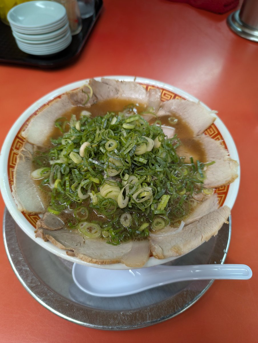 神戸に戻りました〜
写真は神戸老舗チェーン「もっこす石屋川店」の中華ラーメンです🍜