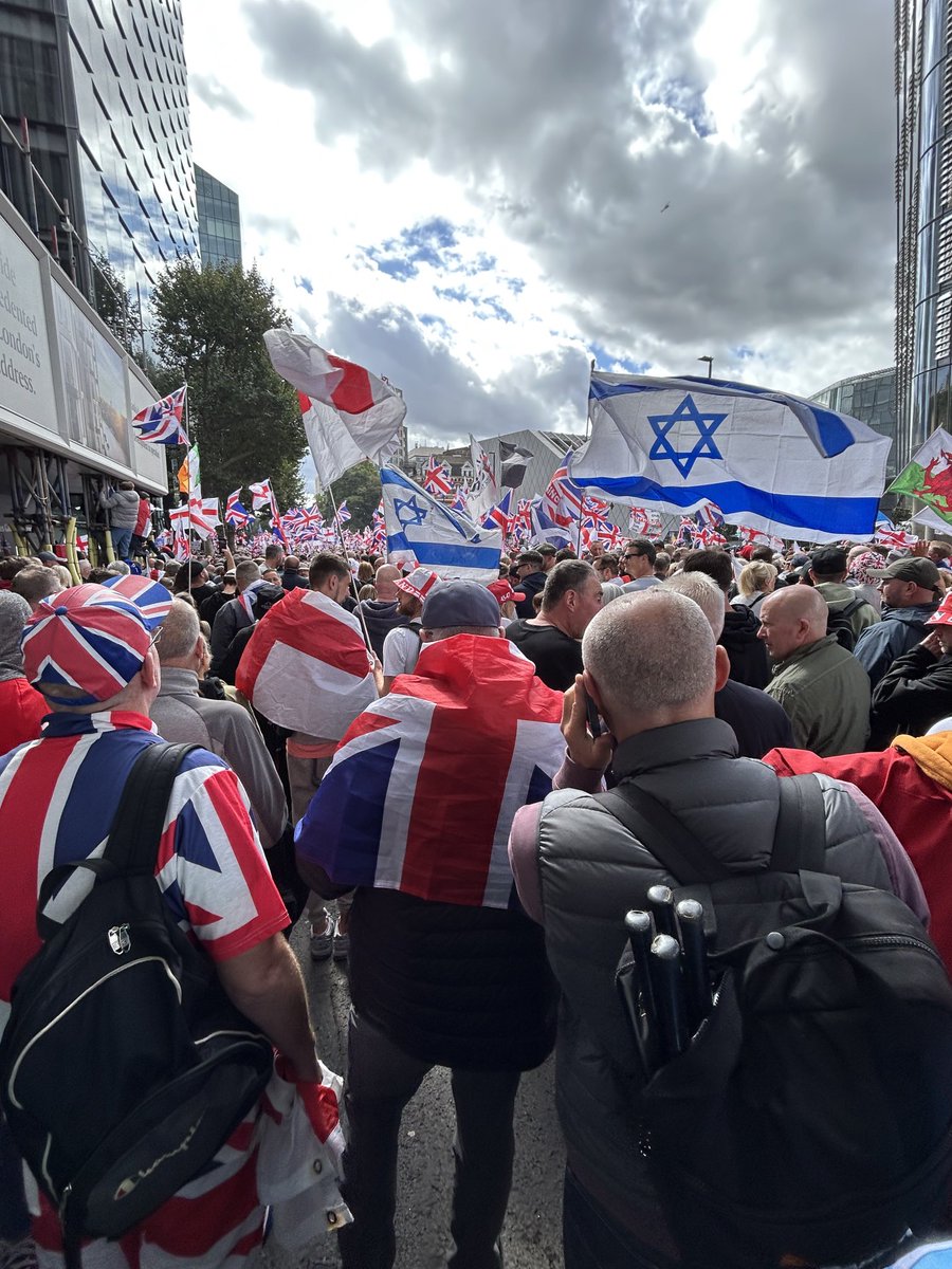 xjonathandavis's tweet image. Beautiful flags in an ocean of flags #unitethekingdom